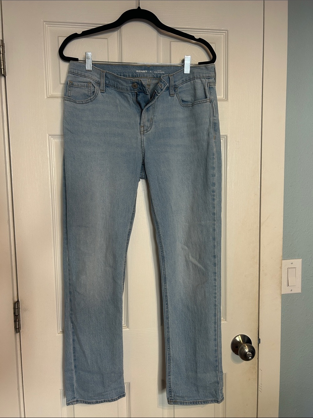 Old Navy Light-Wash Mid-Rise Straight-Leg Jeans